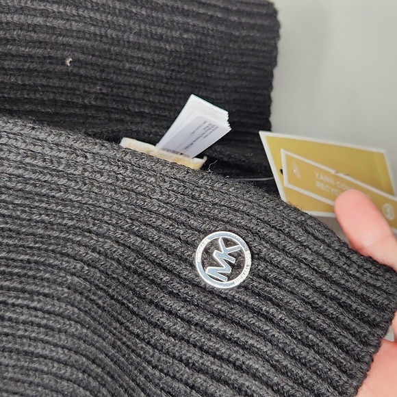 NWT MICHAEL KORS 🧣 Black knit scarf unisex - Picture 2 of 2